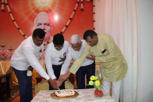 4.(b) Cake cutting by Guests
